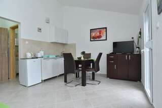 Апартаменты Vila Lucice Петровац Номер-студио с видом на море-7